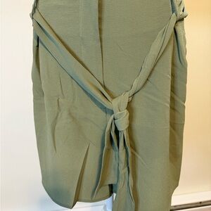 Avenue Sage Green Textured Shorts  with tie NWT has pockets